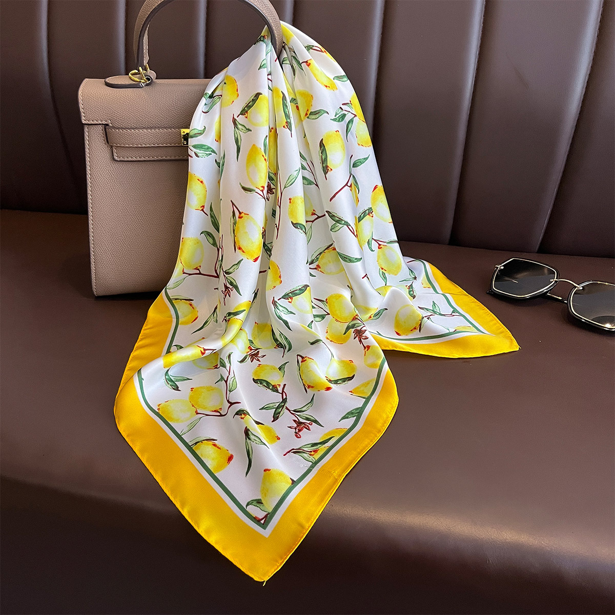 2025 New Yellow Lemon Print Sq - огляд і ціна Silk Neck Scarf